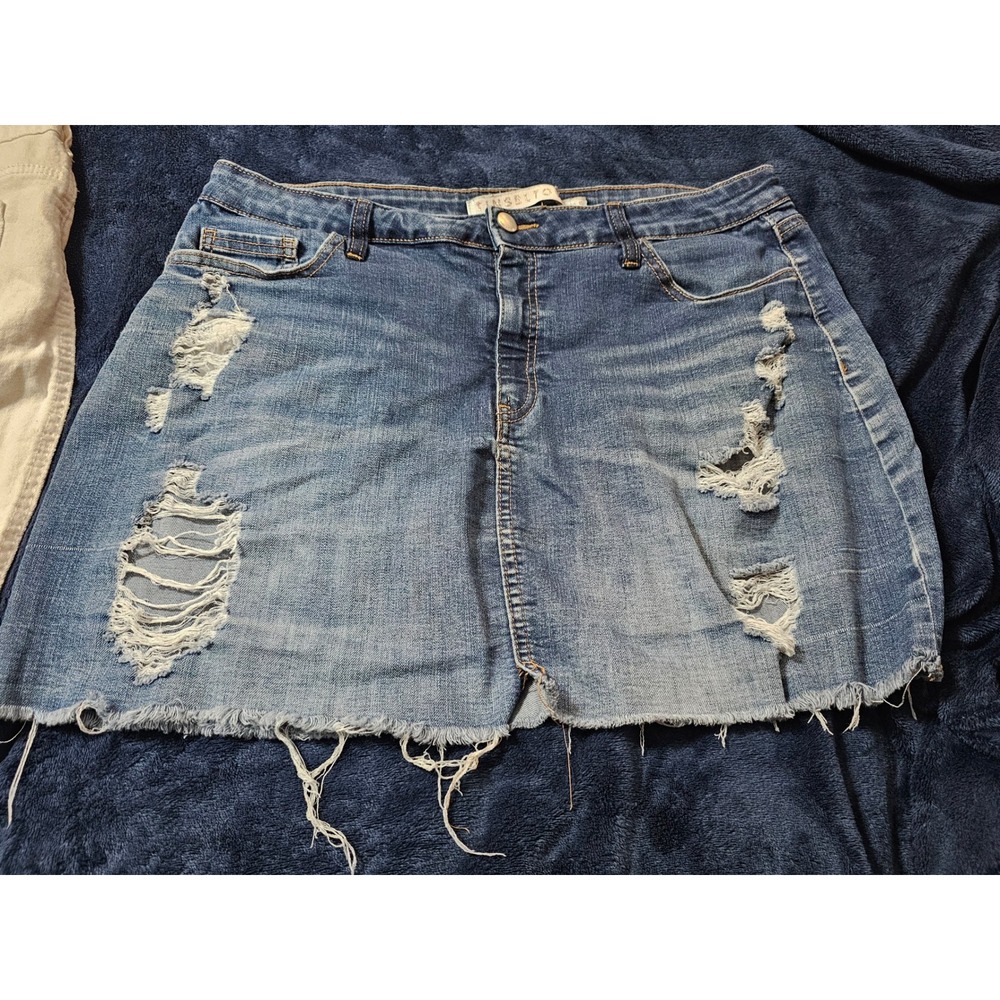 Tinseltown Distressed Denim Mini Skirt Medium Wash Frayed Hem Size 15 Women